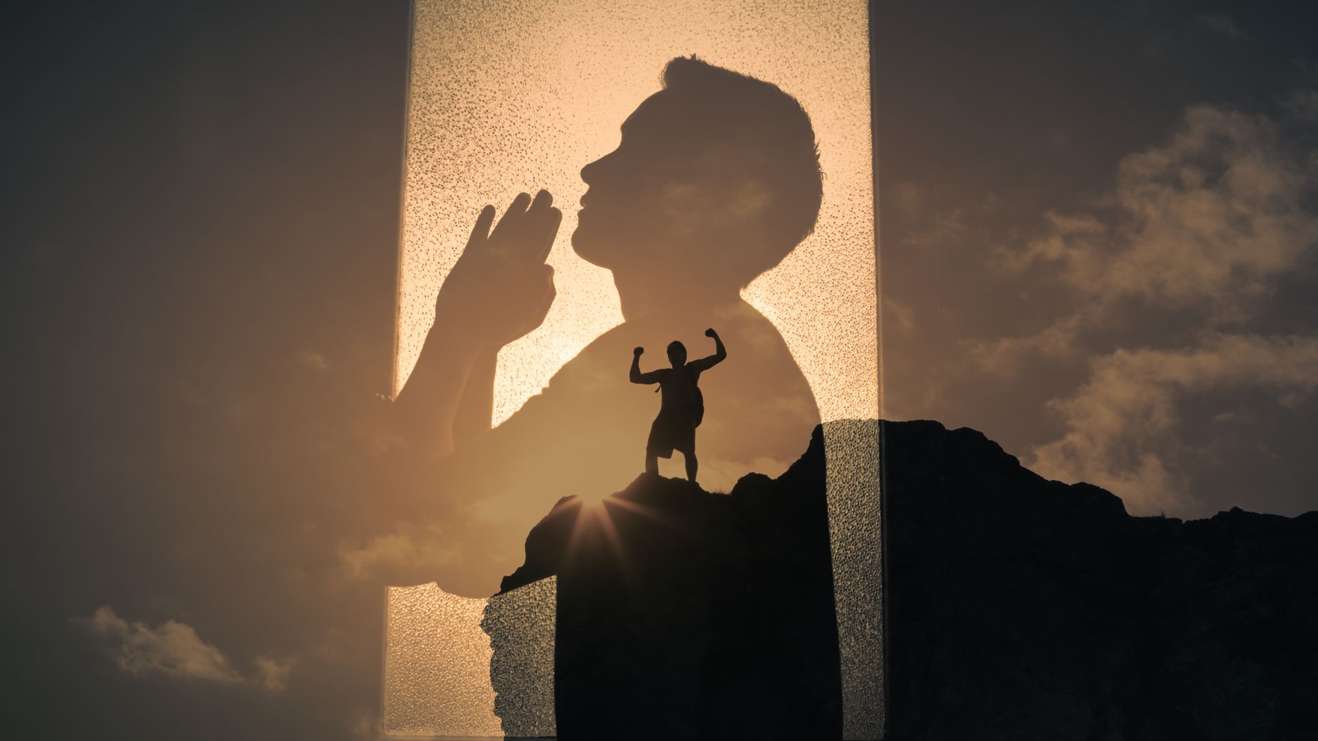 homem orando num monte de fundo